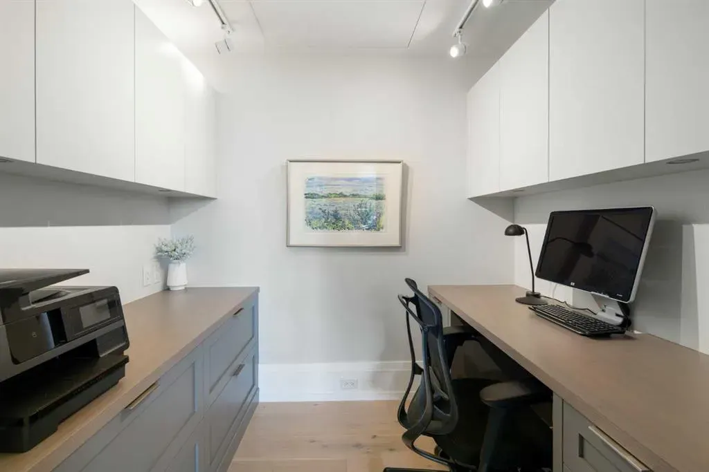 3030 17 Street SW, #302