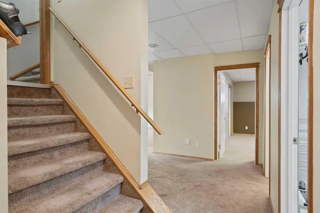 65 Canoe Circle SW