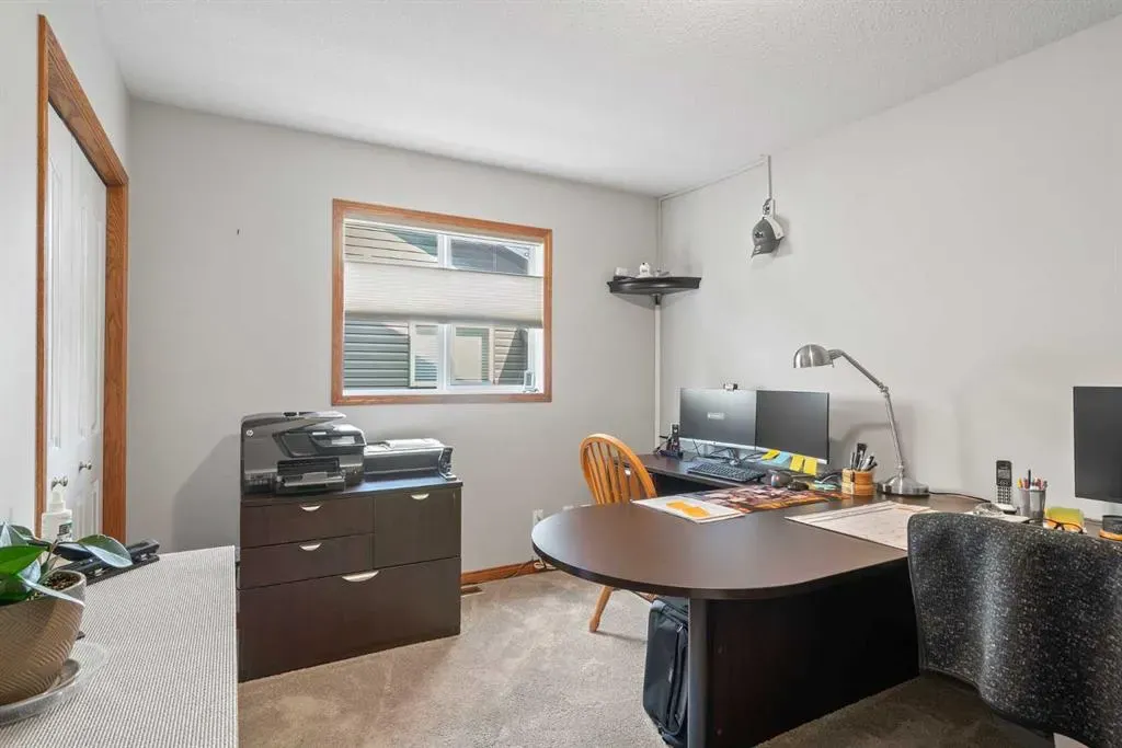 65 Canoe Circle SW