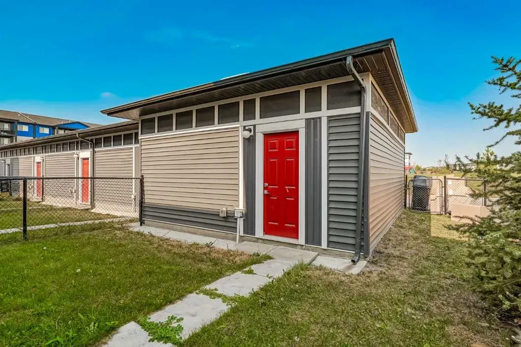 96 Skyview Parade NE