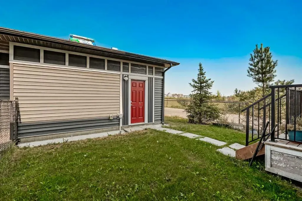 96 Skyview Parade NE