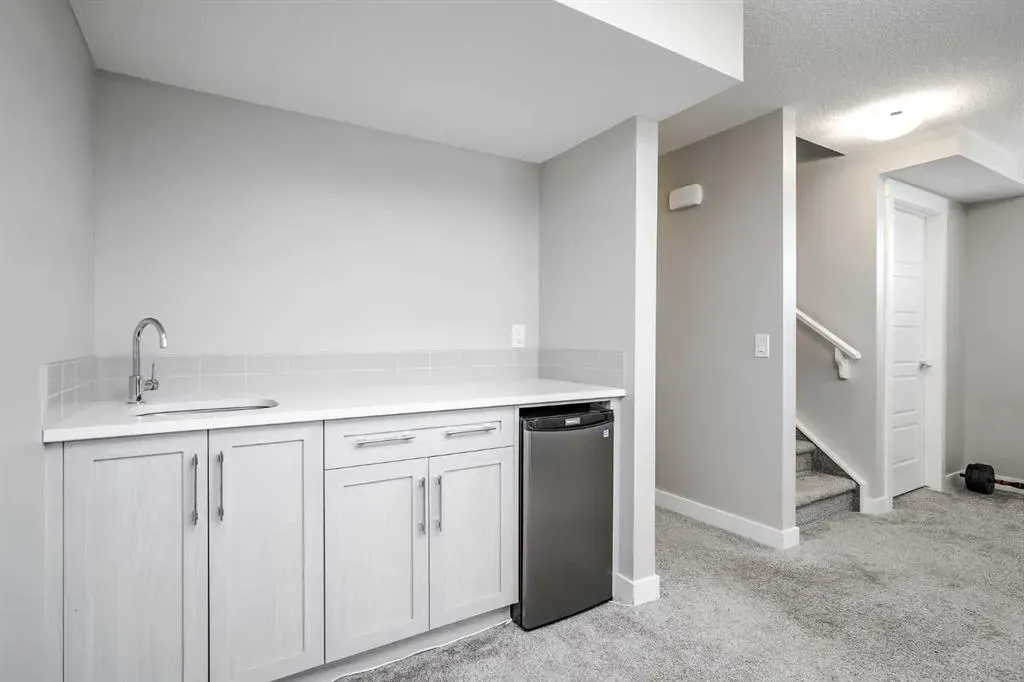 96 Skyview Parade NE