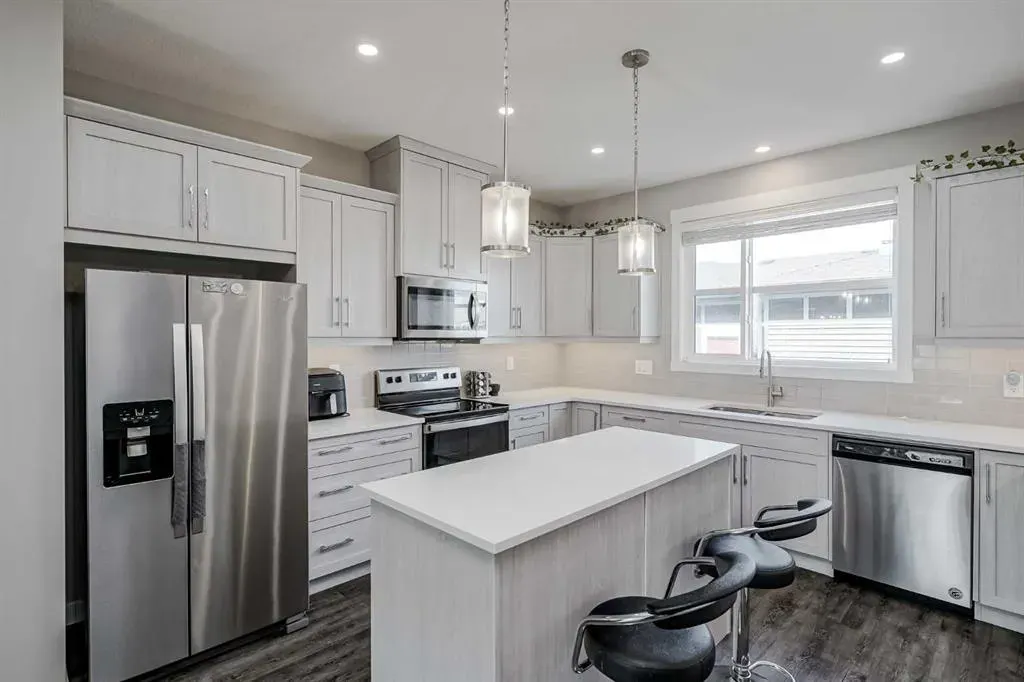 96 Skyview Parade NE