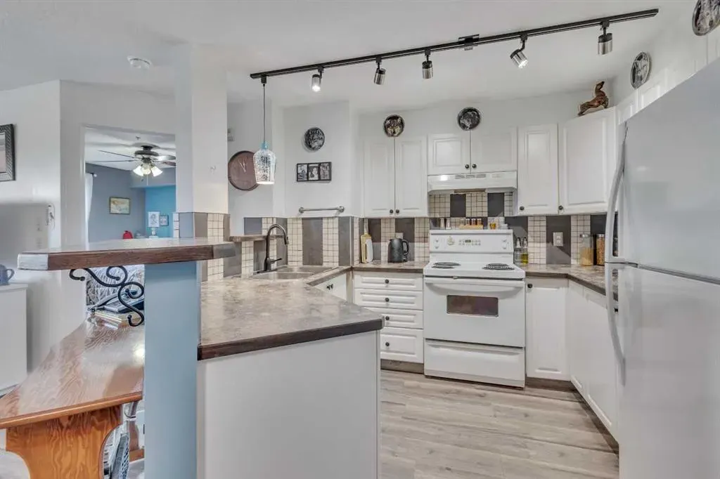 60 Lawford Avenue, #205