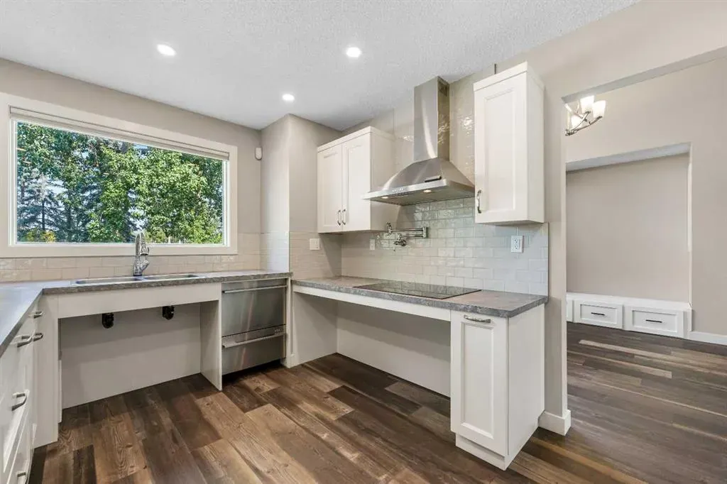 14 Douglasbank Drive SE
