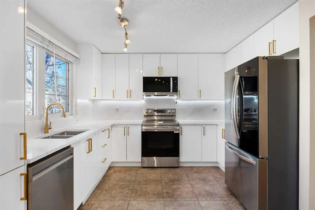 322 Point Mckay Gardens NW