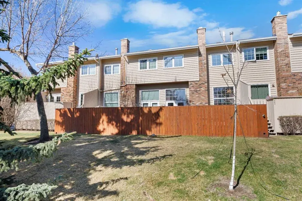 322 Point Mckay Gardens NW
