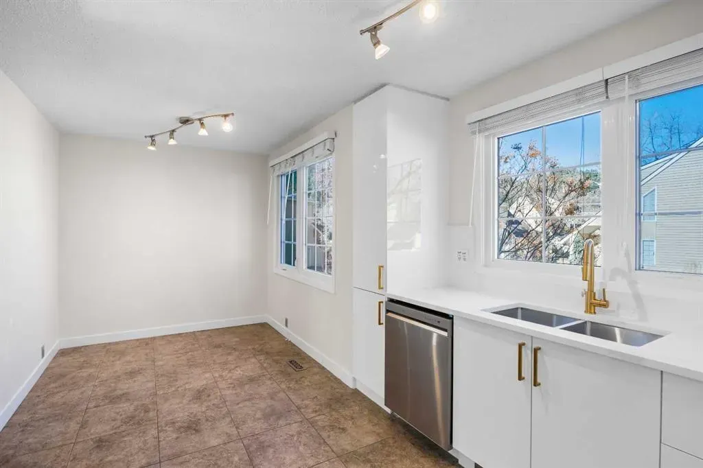 322 Point Mckay Gardens NW