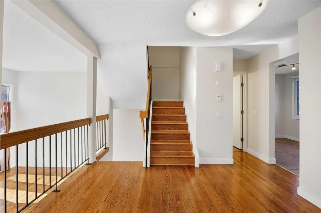 322 Point Mckay Gardens NW