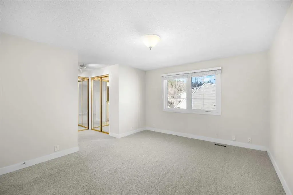 322 Point Mckay Gardens NW