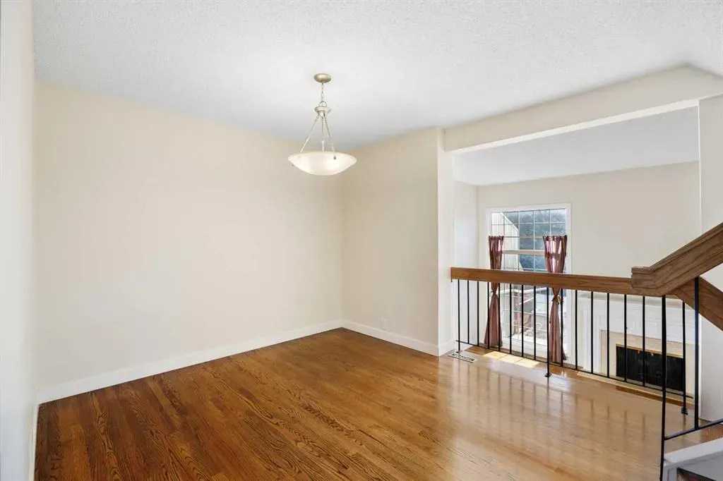 322 Point Mckay Gardens NW