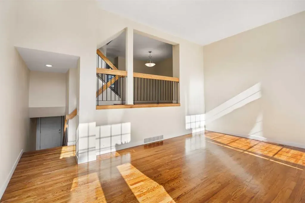 322 Point Mckay Gardens NW