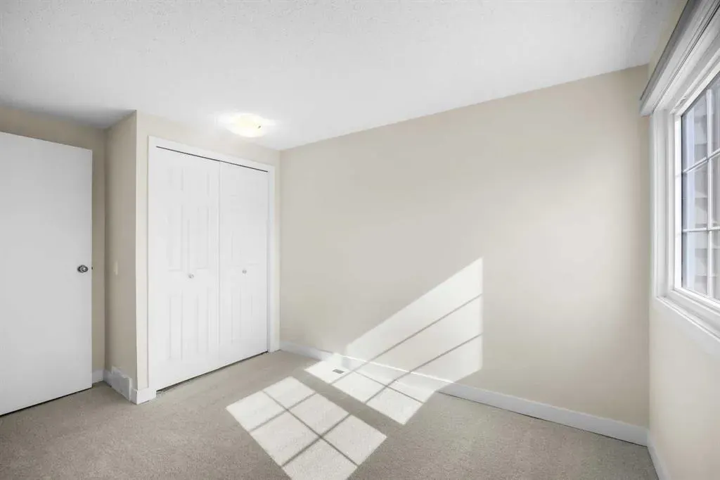 322 Point Mckay Gardens NW
