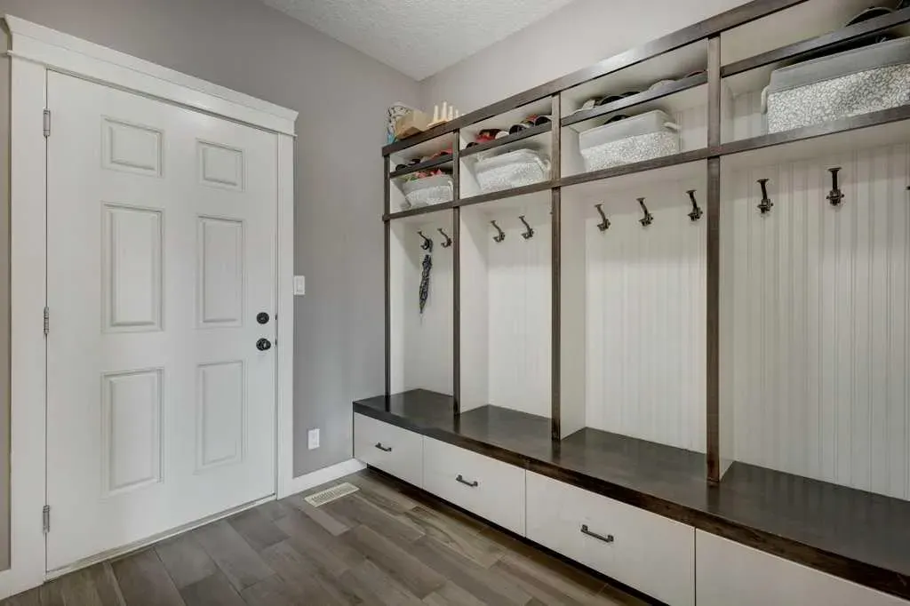 1233 Hillcrest Manor Estates