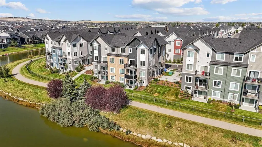 384 Canals Crossing SW