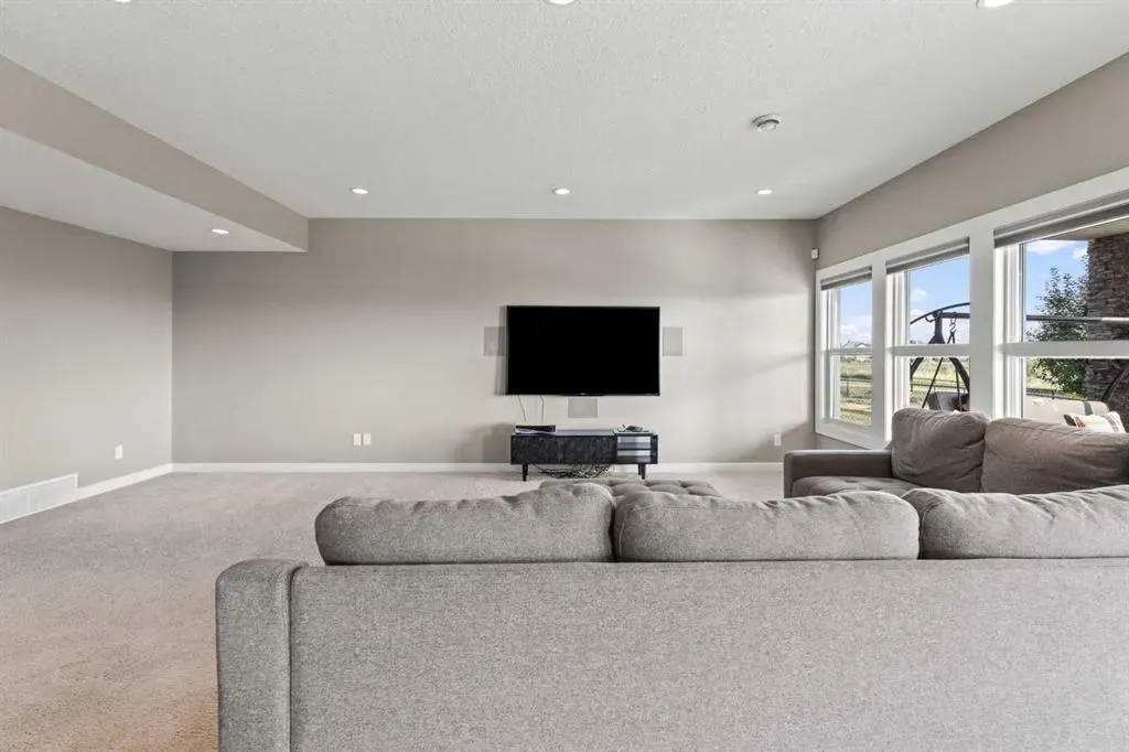92 Cranarch Heights SE