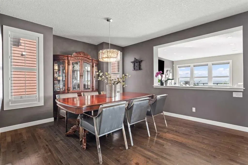 92 Cranarch Heights SE