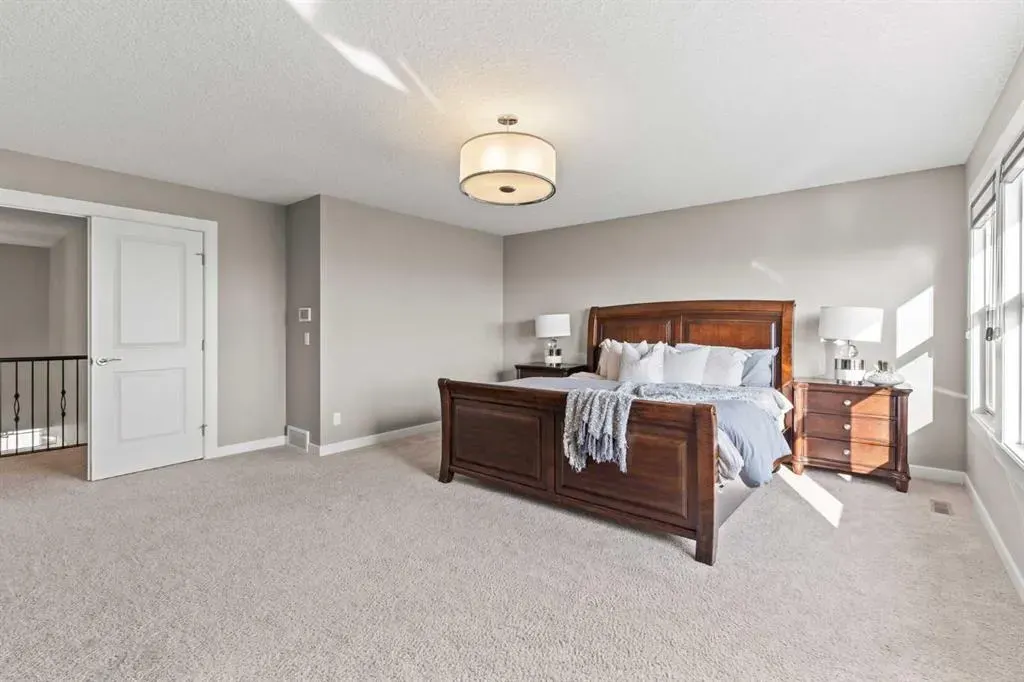 92 Cranarch Heights SE