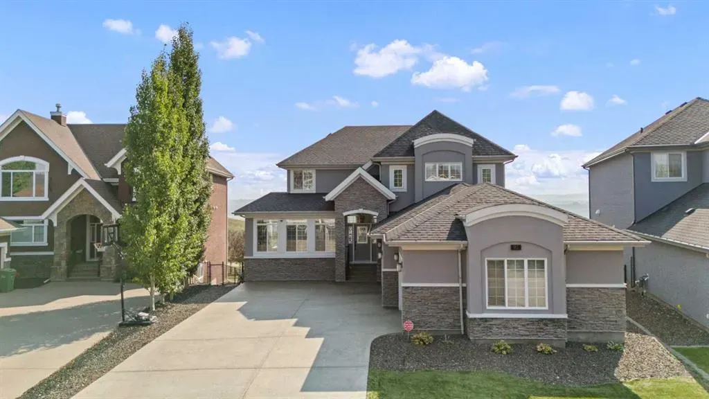 92 Cranarch Heights SE
