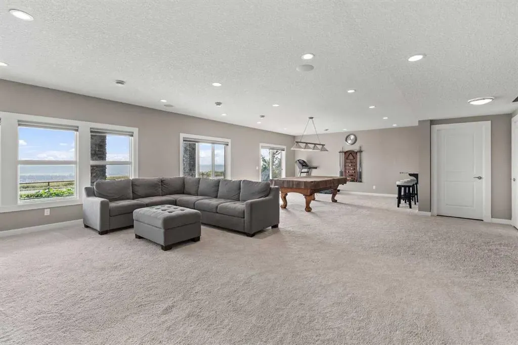 92 Cranarch Heights SE