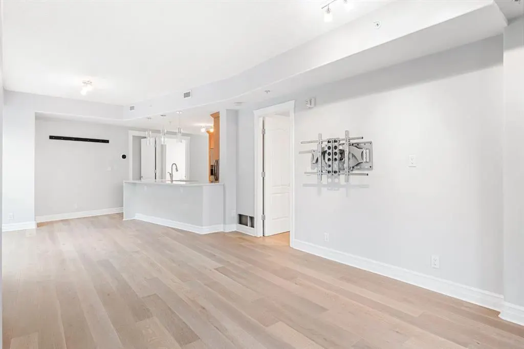 836 15 Avenue SW, #205