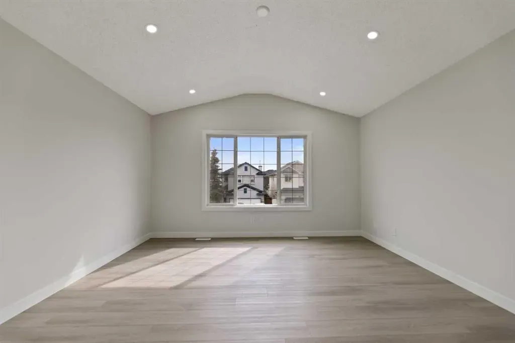 81 Saddlecrest Green NE