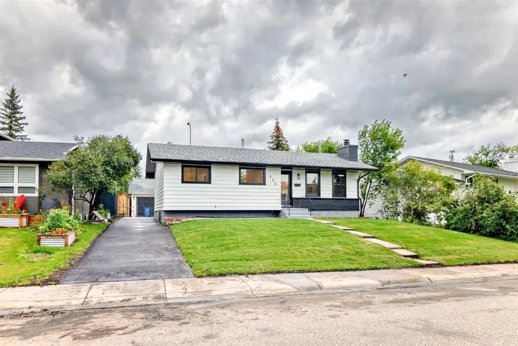 636 Cedarille Way SW
