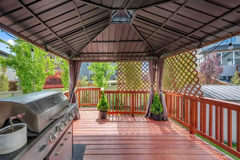 325 Bayview Way SW
