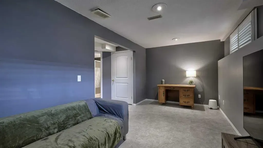 567 Edmonton Trail NE, #9