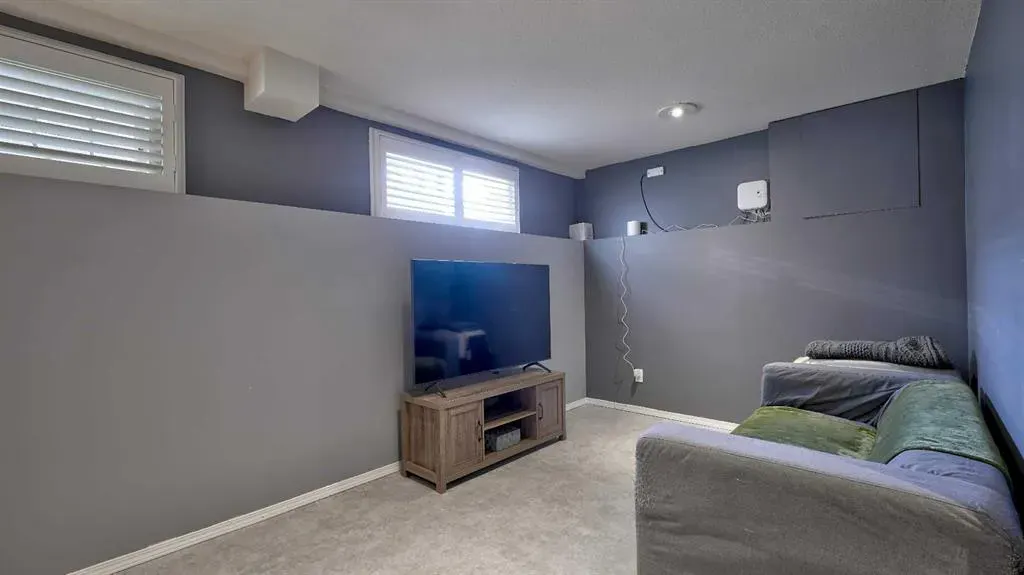 567 Edmonton Trail NE, #9