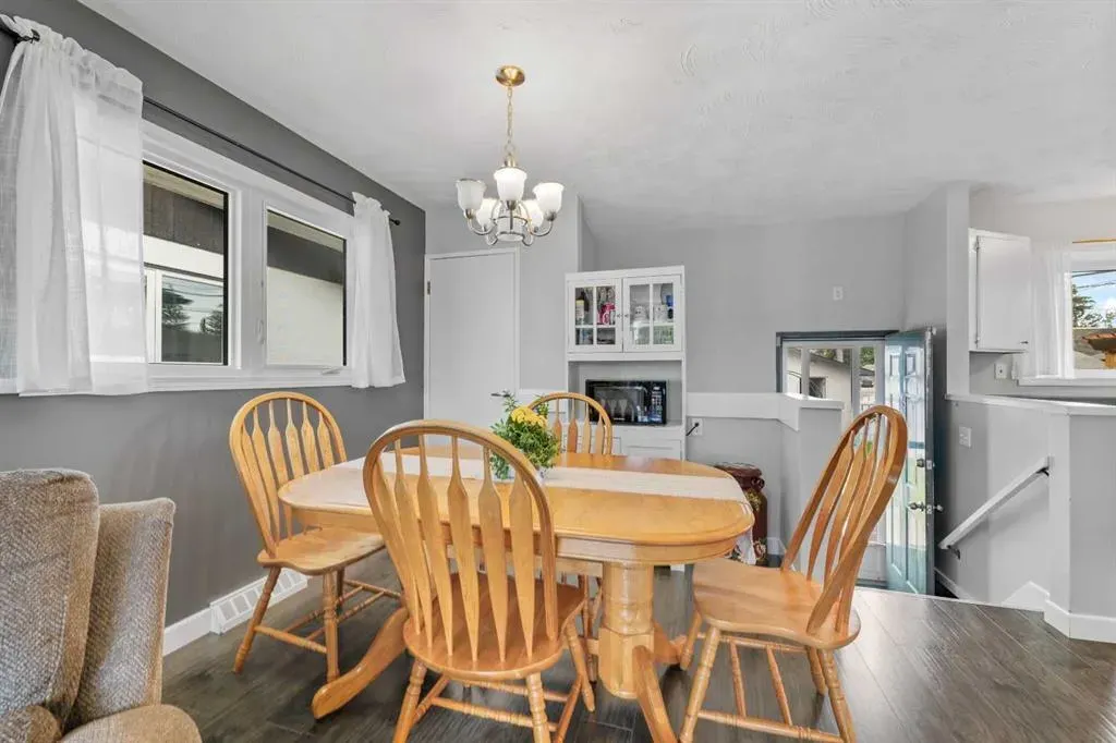 249 Acadia Drive SE