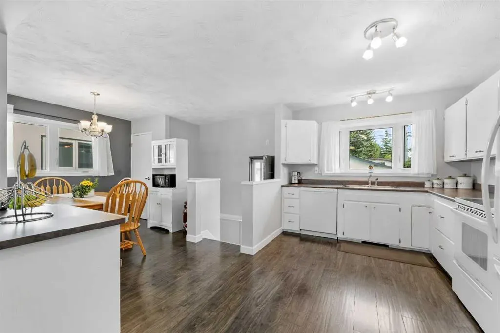 249 Acadia Drive SE