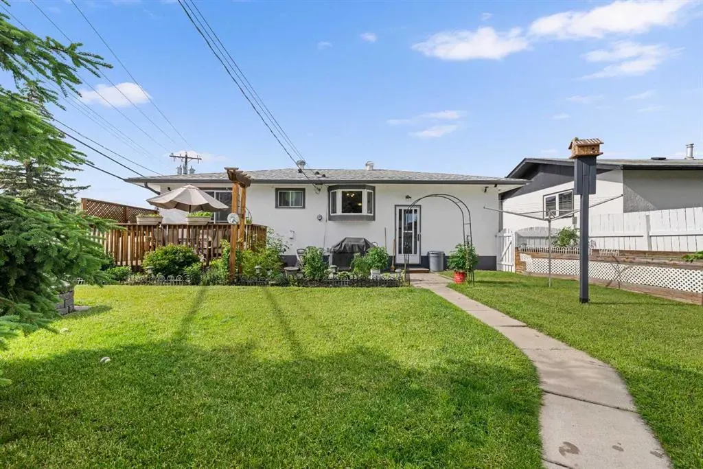 249 Acadia Drive SE