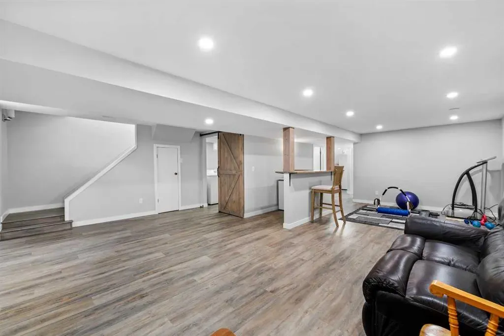 249 Acadia Drive SE