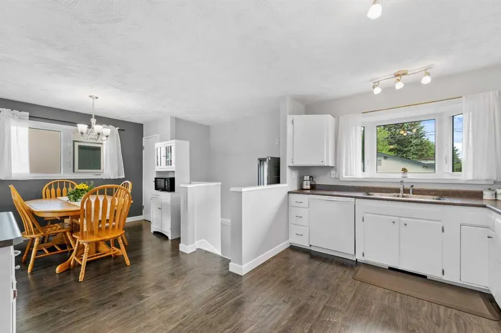 249 Acadia Drive SE