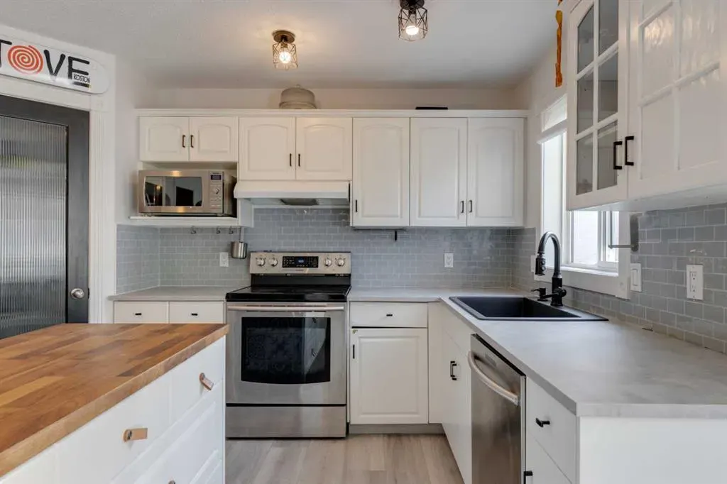 1374 Strathcona Drive SW