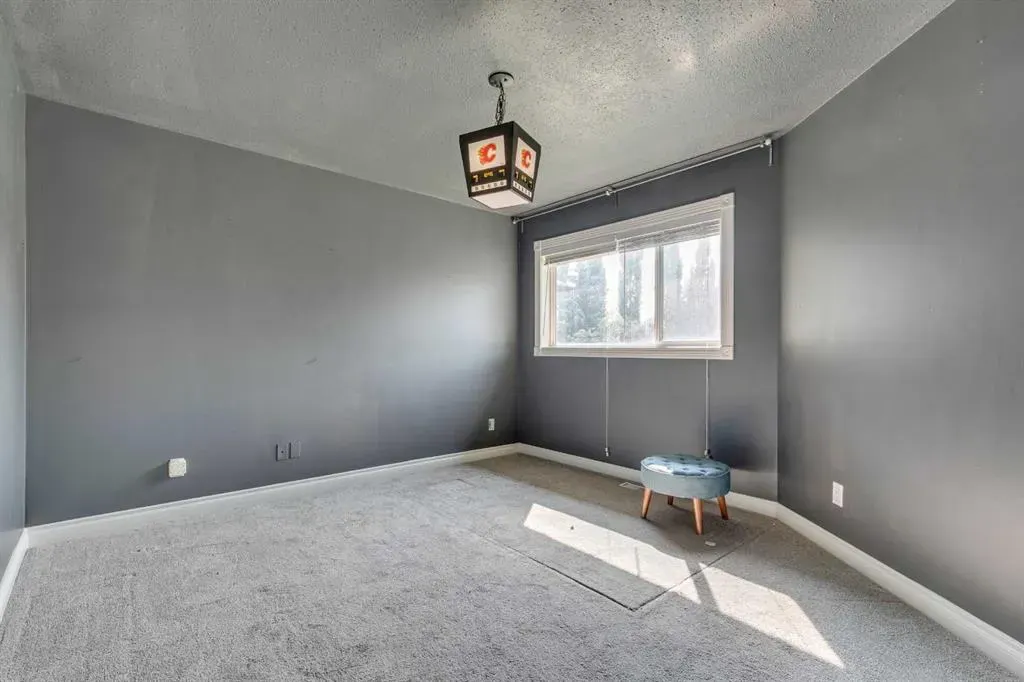 1374 Strathcona Drive SW