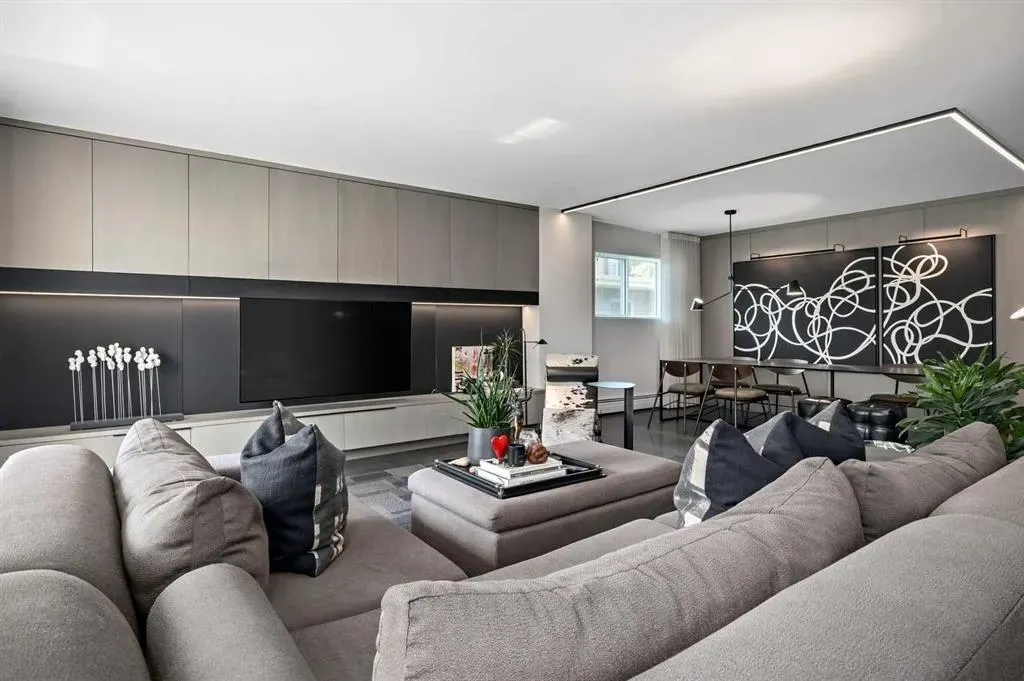 629 Royal Avenue SW, #404