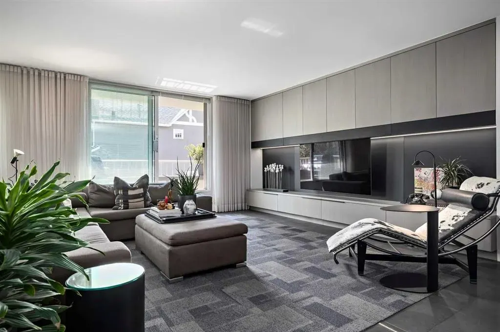 629 Royal Avenue SW, #404