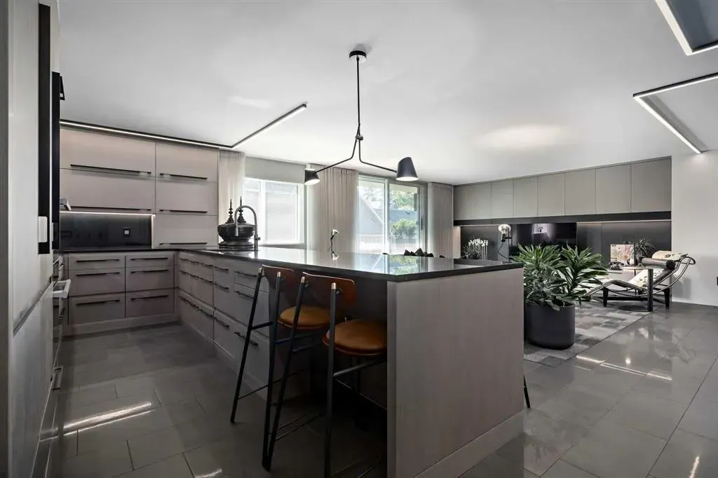 629 Royal Avenue SW, #404