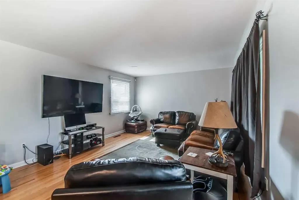 76 Bray Crescent SW