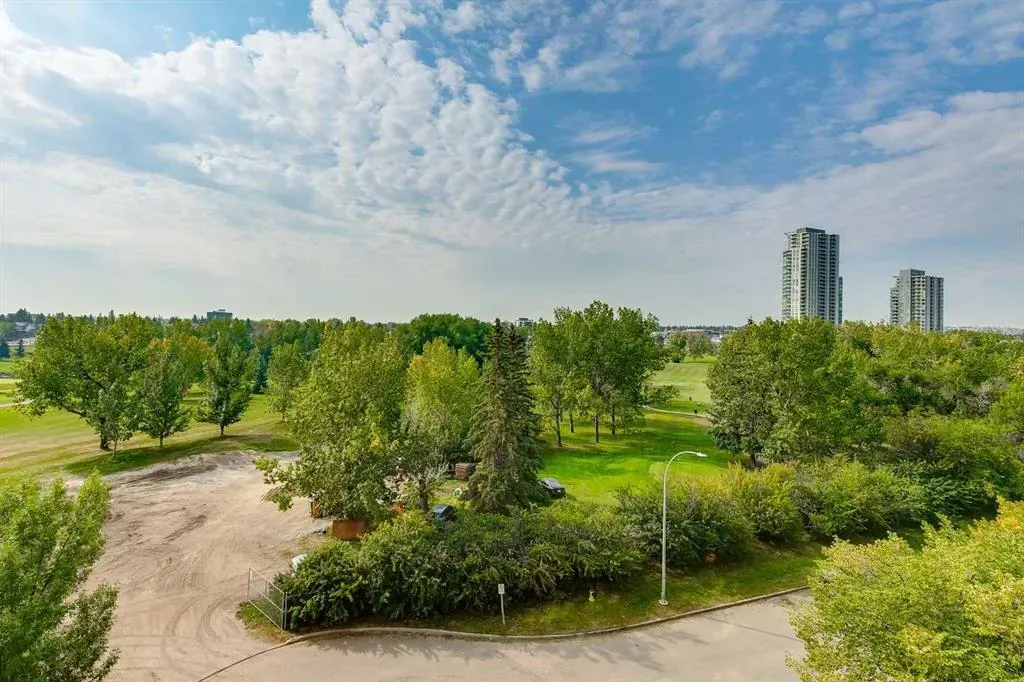 24 Hemlock Crescent SW, #3501