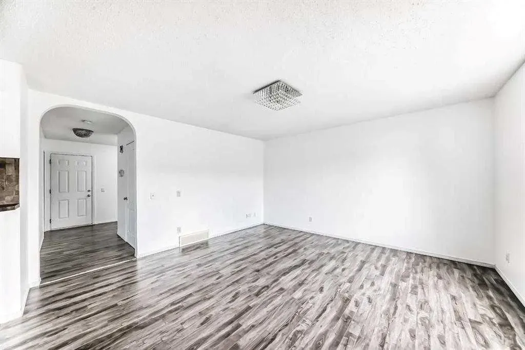 120 SPRINGMERE Grove