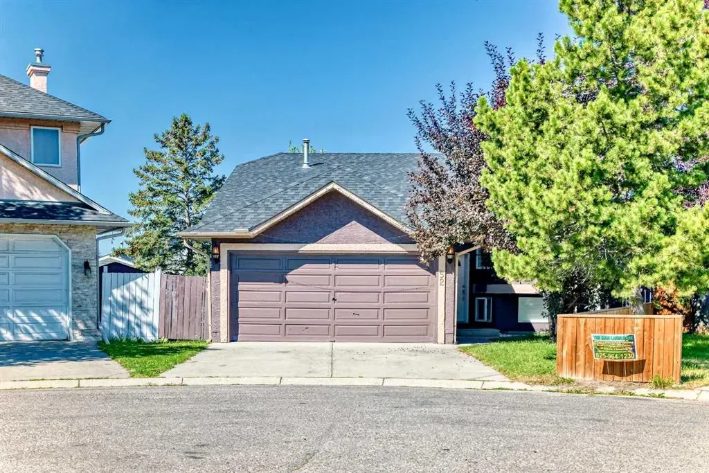 52 MARTINGLEN Place NE