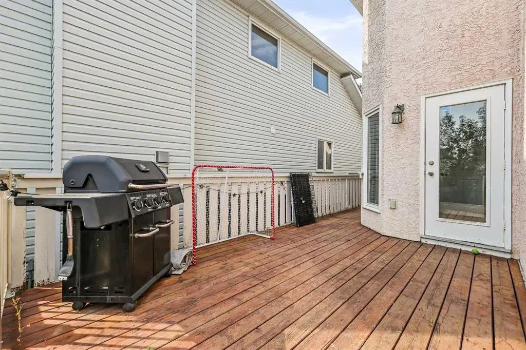 32 Millrise Crescent SW