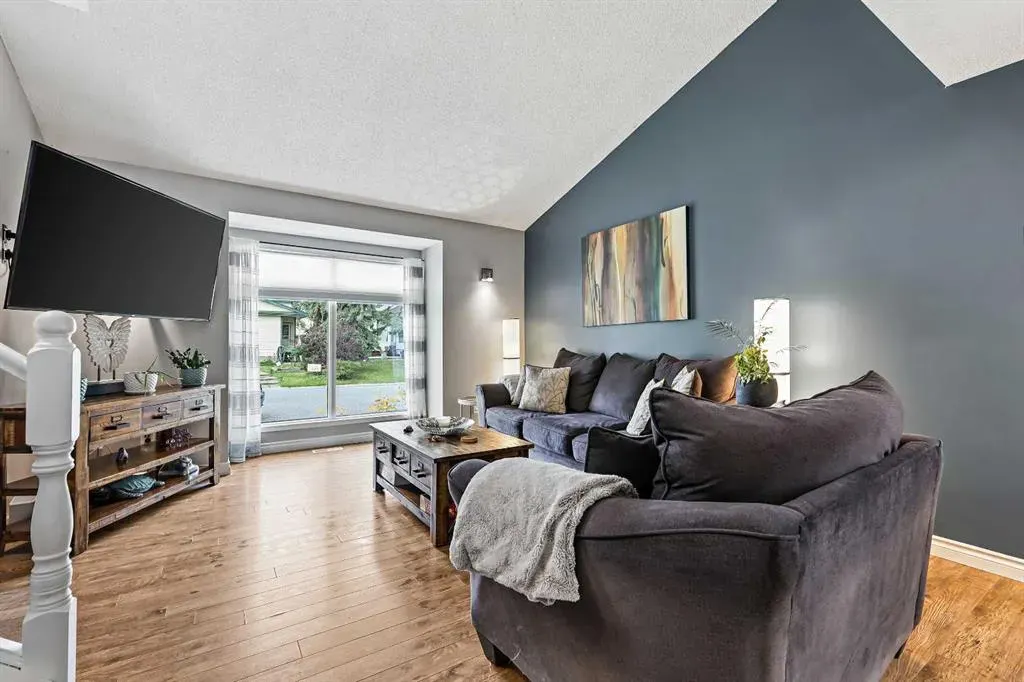 32 Millrise Crescent SW
