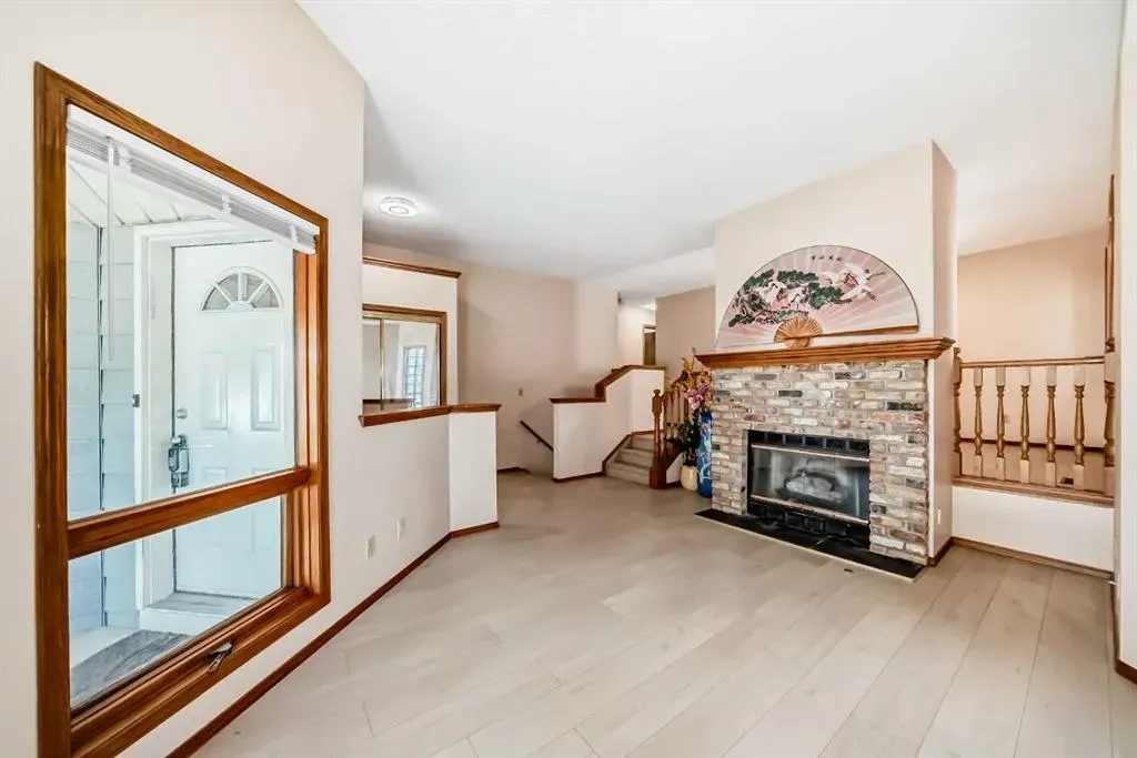 247 SHAWINIGAN Drive SW