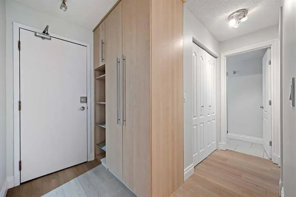 630 57 Avenue SW, #207