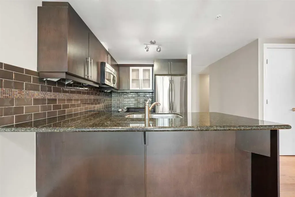 817 15 Avenue SW, #808