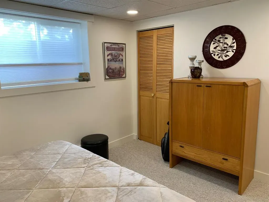 121 7 Street W